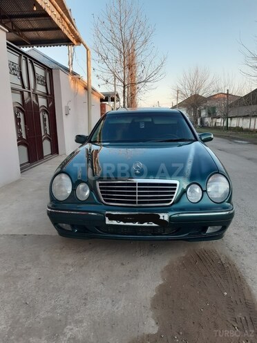 Mercedes E 220 2000, 323,532 km - 2.2 л - Biləsuvar