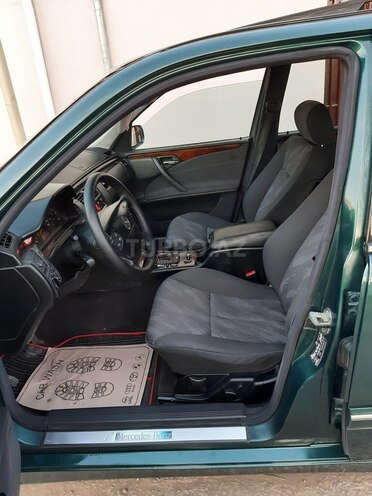 Mercedes E 220 2000, 323,532 km - 2.2 л - Biləsuvar