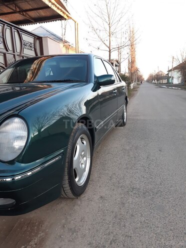 Mercedes E 220 2000, 323,532 km - 2.2 л - Biləsuvar
