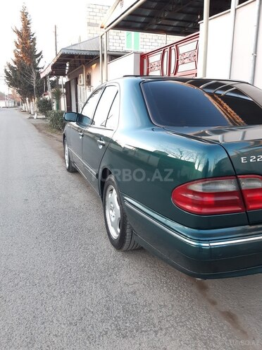 Mercedes E 220 2000, 323,532 km - 2.2 л - Biləsuvar