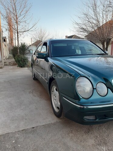Mercedes E 220 2000, 323,532 km - 2.2 л - Biləsuvar