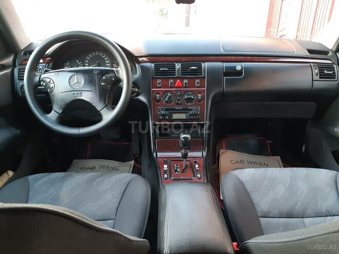 Mercedes E 220 2000, 323,532 km - 2.2 л - Biləsuvar