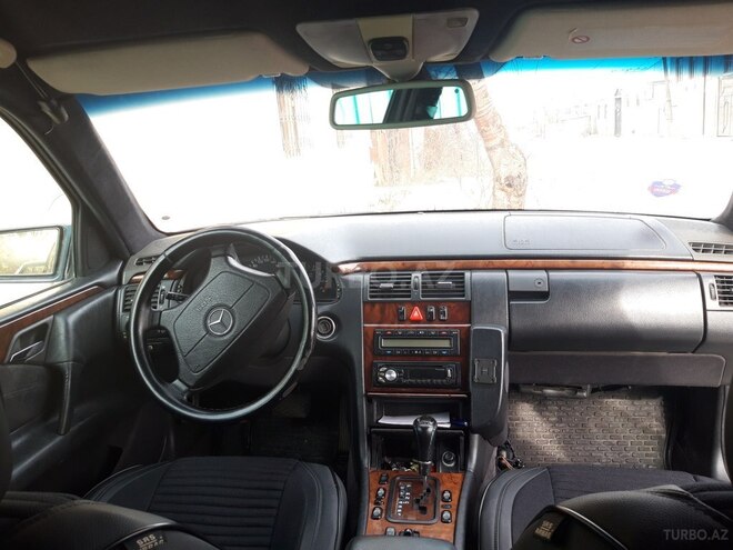 Mercedes E 240 1999, 317,000 km - 2.4 l - Ağstafa