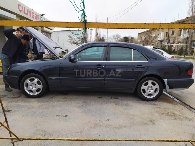 Mercedes E 220 2001, 280,000 km - 2.2 l - Sumqayıt
