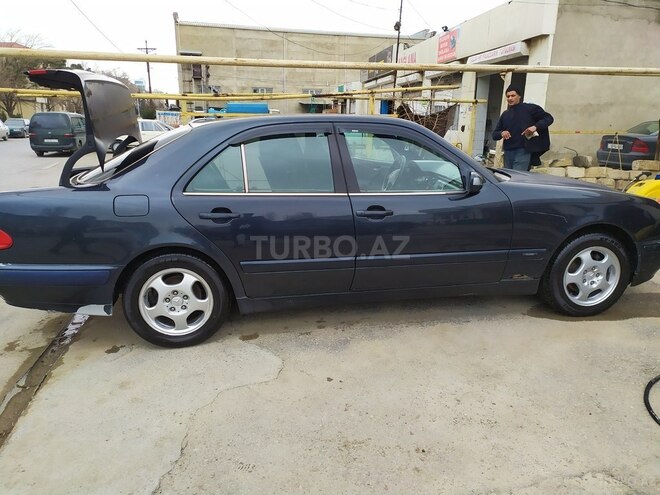 Mercedes E 220 2001, 280,000 km - 2.2 l - Sumqayıt