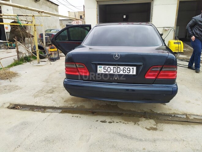 Mercedes E 220 2001, 280,000 km - 2.2 l - Sumqayıt