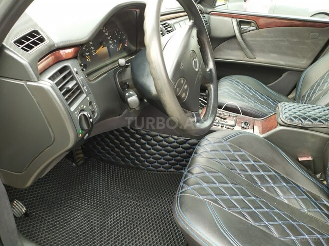 Mercedes E 220 2001, 280,000 km - 2.2 l - Sumqayıt