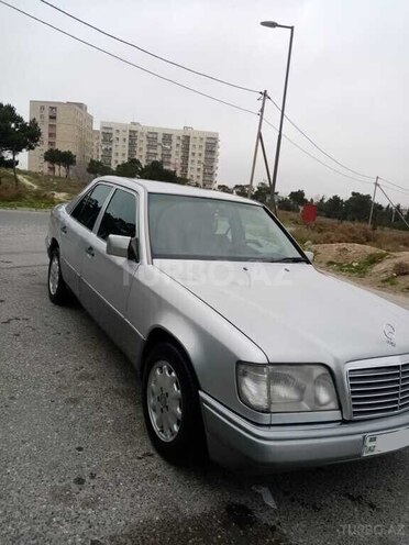Mercedes E 220 1995, 267,000 km - 2.2 л - Bakı