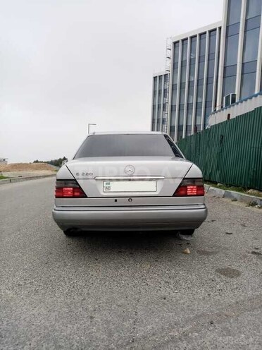Mercedes E 220 1995, 267,000 km - 2.2 л - Bakı