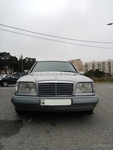 Mercedes E 220 1995, 267,000 km - 2.2 л - Bakı