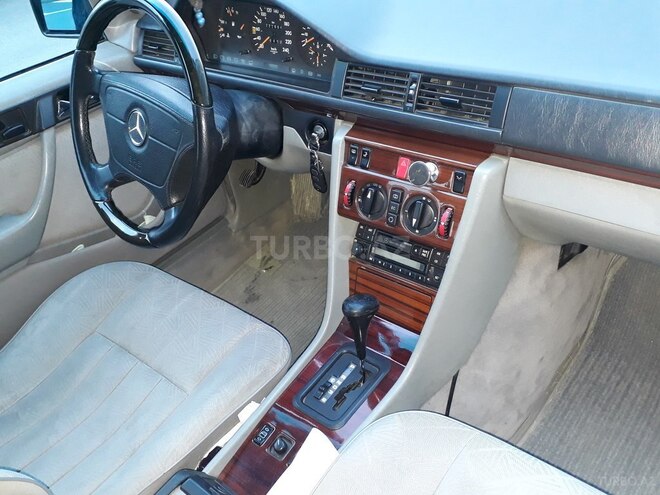 Mercedes E 220 1994, 221,000 km - 2.2 l - Bakı
