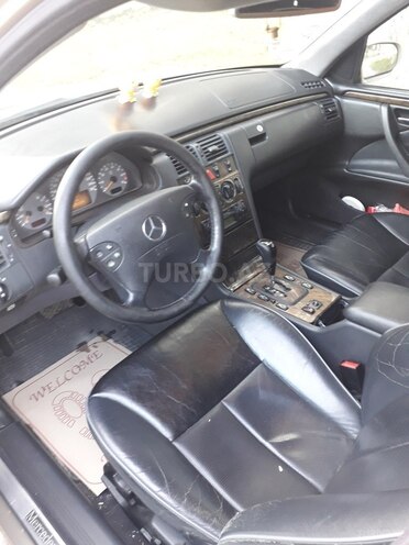 Mercedes E 240 2000, 326,000 km - 2.4 l - Sumqayıt