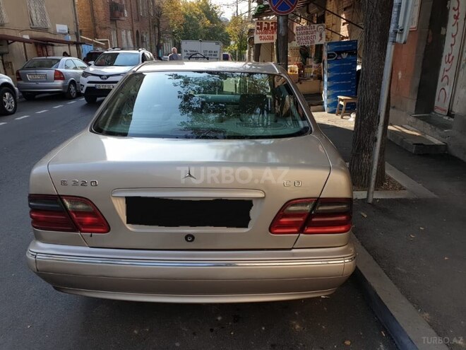 Mercedes E 220 2000, 254,875 km - 2.2 l - Balakən