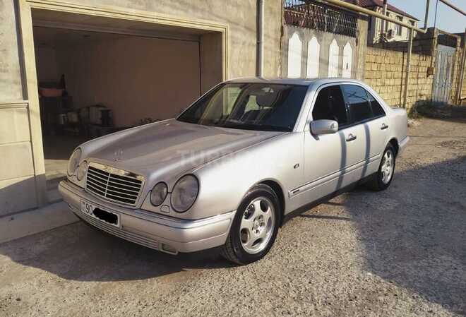 Mercedes E 230 1997, 290,000 km - 2.3 л - Bakı
