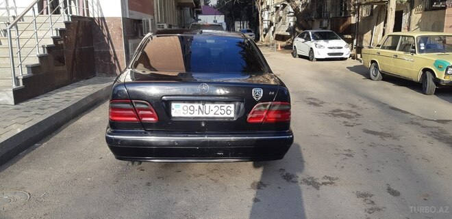 Mercedes E 320 2001, 380,000 km - 3.2 l - Bakı