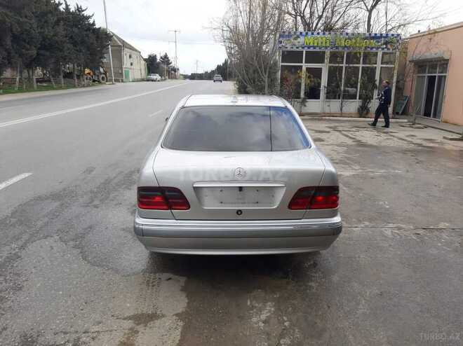 Mercedes E 270 2001, 240,000 km - 2.7 л - Bakı