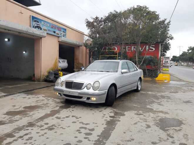 Mercedes E 270 2001, 240,000 km - 2.7 л - Bakı