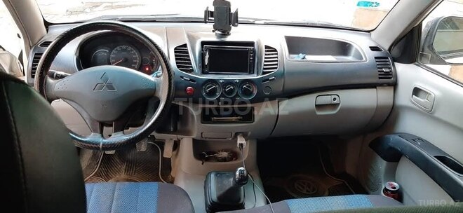 Mitsubishi L200 2007, 330,000 km - 2.5 l - Bakı