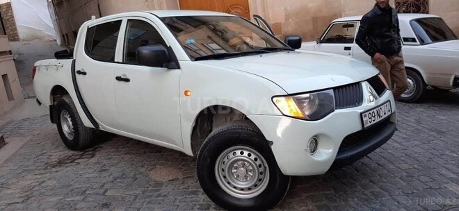 Mitsubishi L200 2007, 330,000 km - 2.5 l - Bakı