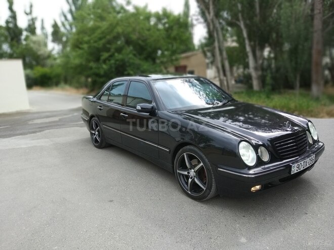Mercedes E 320 2001, 130,000 km - 3.2 l - Bakı