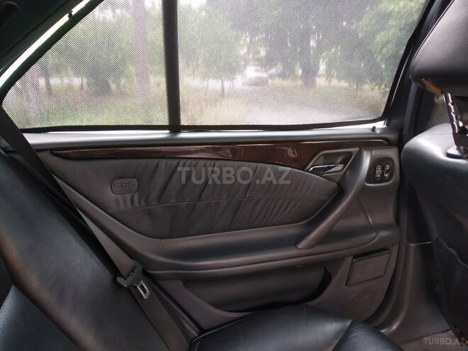 Mercedes E 320 2001, 130,000 km - 3.2 l - Bakı