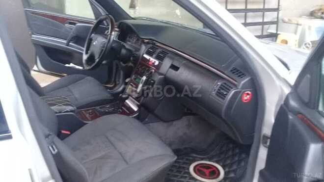 Mercedes E 200 1997, 258,000 km - 2.0 l - Bakı