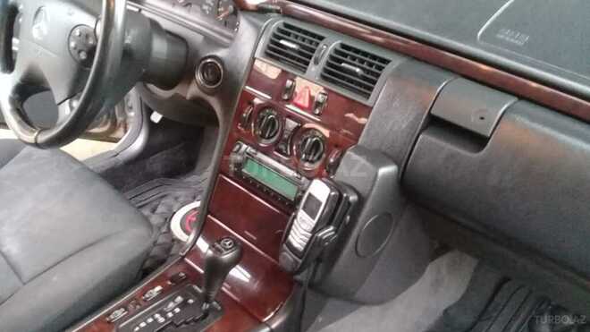 Mercedes E 200 1997, 258,000 km - 2.0 l - Bakı
