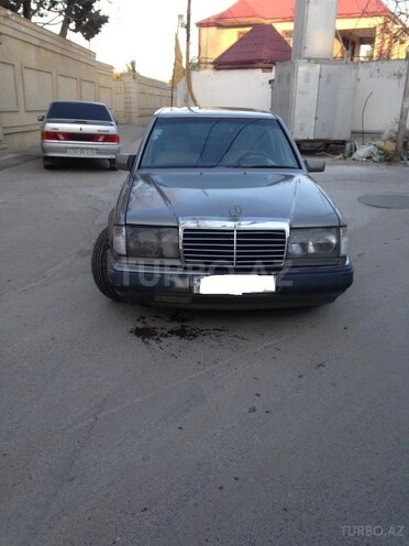 Mercedes E 250 1990, 251,000 km - 2.5 л - Bakı