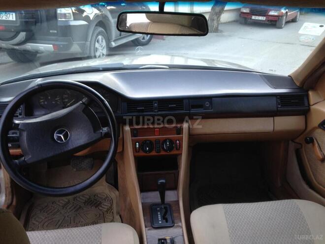 Mercedes E 250 1990, 251,000 km - 2.5 л - Bakı