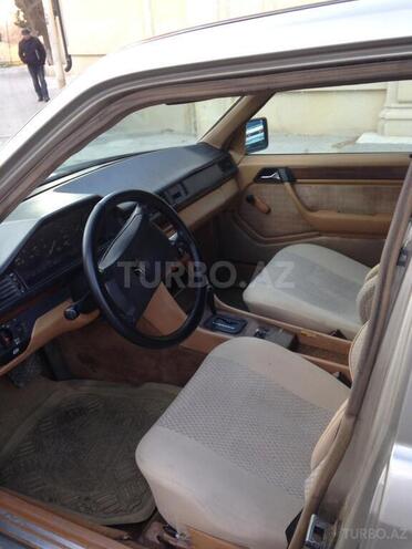 Mercedes E 250 1990, 251,000 km - 2.5 л - Bakı