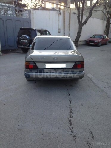 Mercedes E 250 1990, 251,000 km - 2.5 л - Bakı