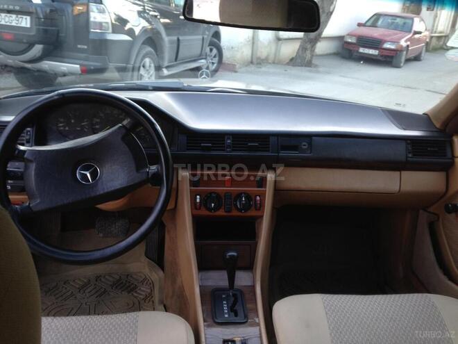 Mercedes E 250 1990, 251,000 km - 2.5 л - Bakı