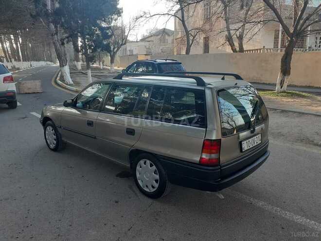 Opel Astra 1995, 228,000 km - 1.6 l - Sumqayıt
