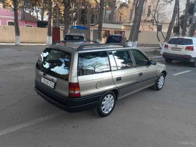 Opel Astra 1995, 228,000 km - 1.6 l - Sumqayıt