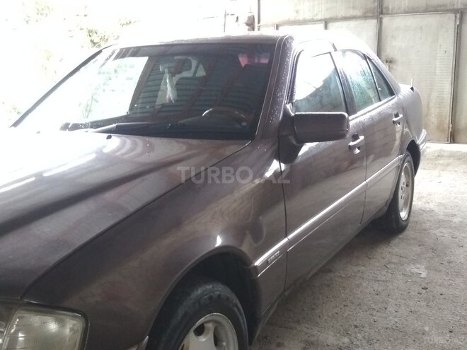 Mercedes C 220 1994, 558,000 km - 2.2 l - Quba