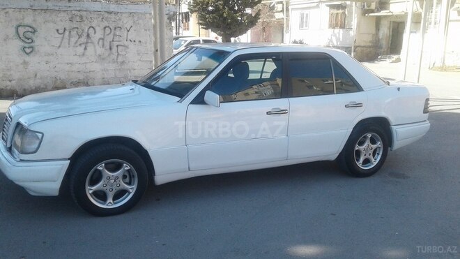 Mercedes E 200 1992, 324,699 km - 2.0 l - Bakı