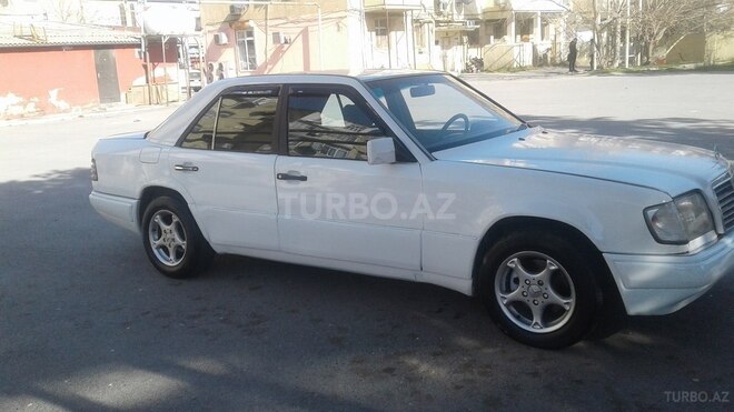 Mercedes E 200 1992, 324,699 km - 2.0 l - Bakı