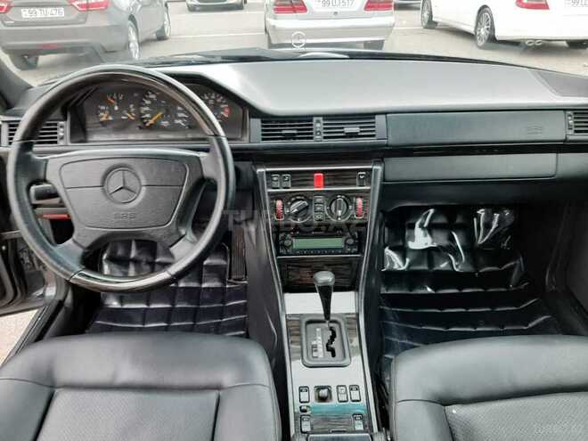 Mercedes E 220 1995, 198,400 km - 2.2 l - Bakı