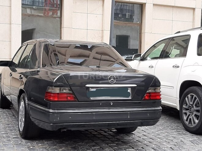 Mercedes E 220 1995, 198,400 km - 2.2 l - Bakı