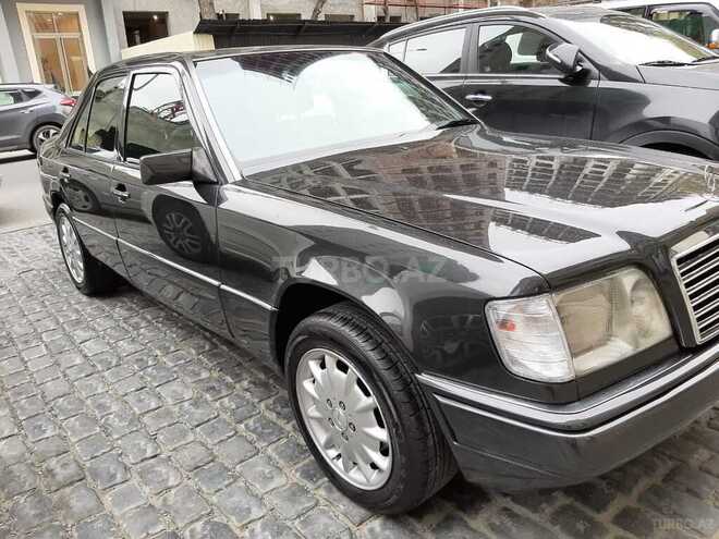 Mercedes E 220 1995, 198,400 km - 2.2 l - Bakı