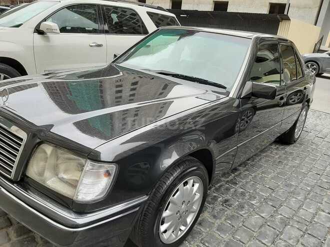 Mercedes E 220 1995, 198,400 km - 2.2 l - Bakı