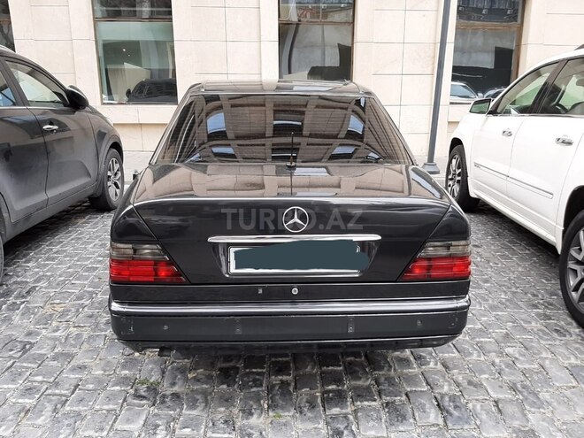 Mercedes E 220 1995, 198,400 km - 2.2 l - Bakı
