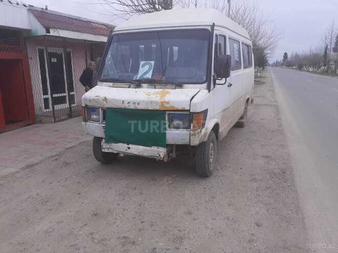 Mercedes 208 D 1990, 50,000 km - 0.3 l - Biləsuvar