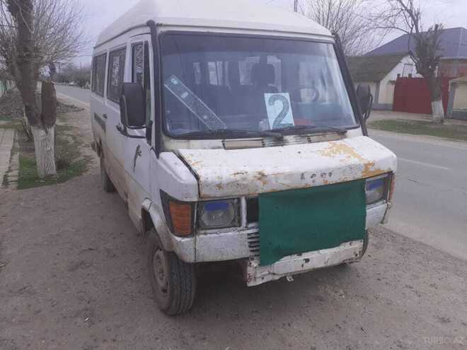 Mercedes 208 D 1990, 50,000 km - 0.3 l - Biləsuvar