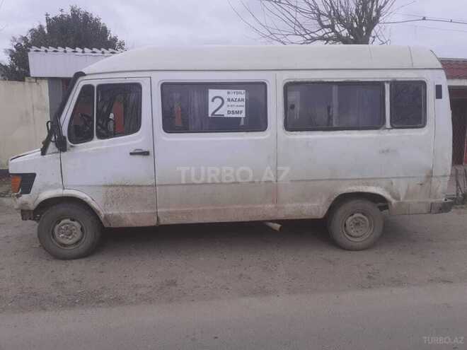 Mercedes 208 D 1990, 50,000 km - 0.3 l - Biləsuvar