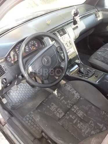 Mercedes E 200 1997, 290,000 km - 2.0 l - Qax