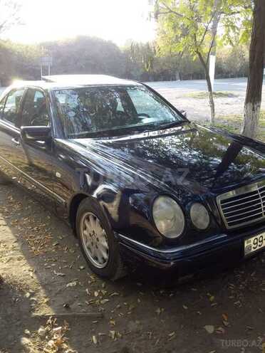Mercedes E 200 1997, 290,000 km - 2.0 l - Qax