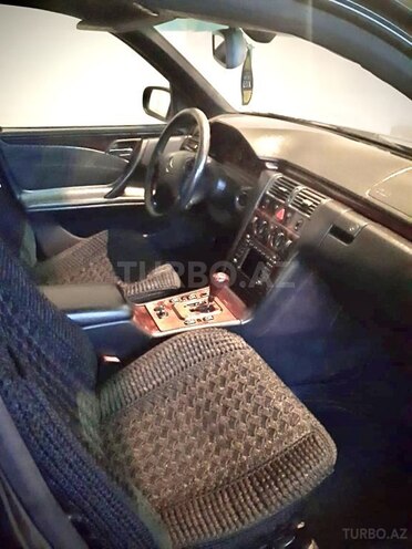 Mercedes E 240 2001, 260,000 km - 2.4 l - Bakı