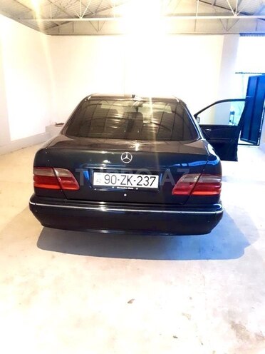 Mercedes E 240 2001, 260,000 km - 2.4 l - Bakı