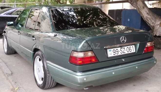 Mercedes E 220 1994, 222,000 km - 0.2 l - Bakı